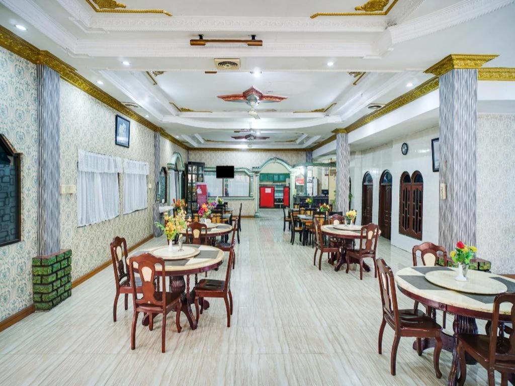 Tanjungbalai Oyo 1140 Hotel Tresya Tanjung Balai מראה חיצוני תמונה